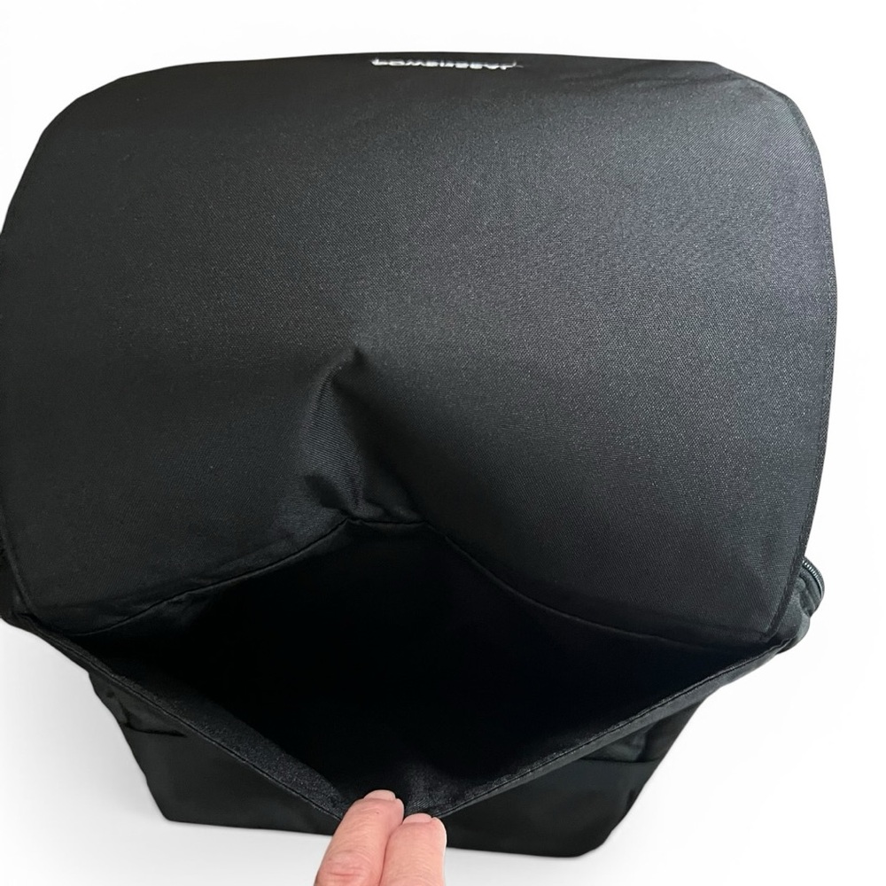 Moleskine ID Vertical 15 Device Bag -Black- Slimline bag fits a 15" laptop NWT - Picture 7 of 12